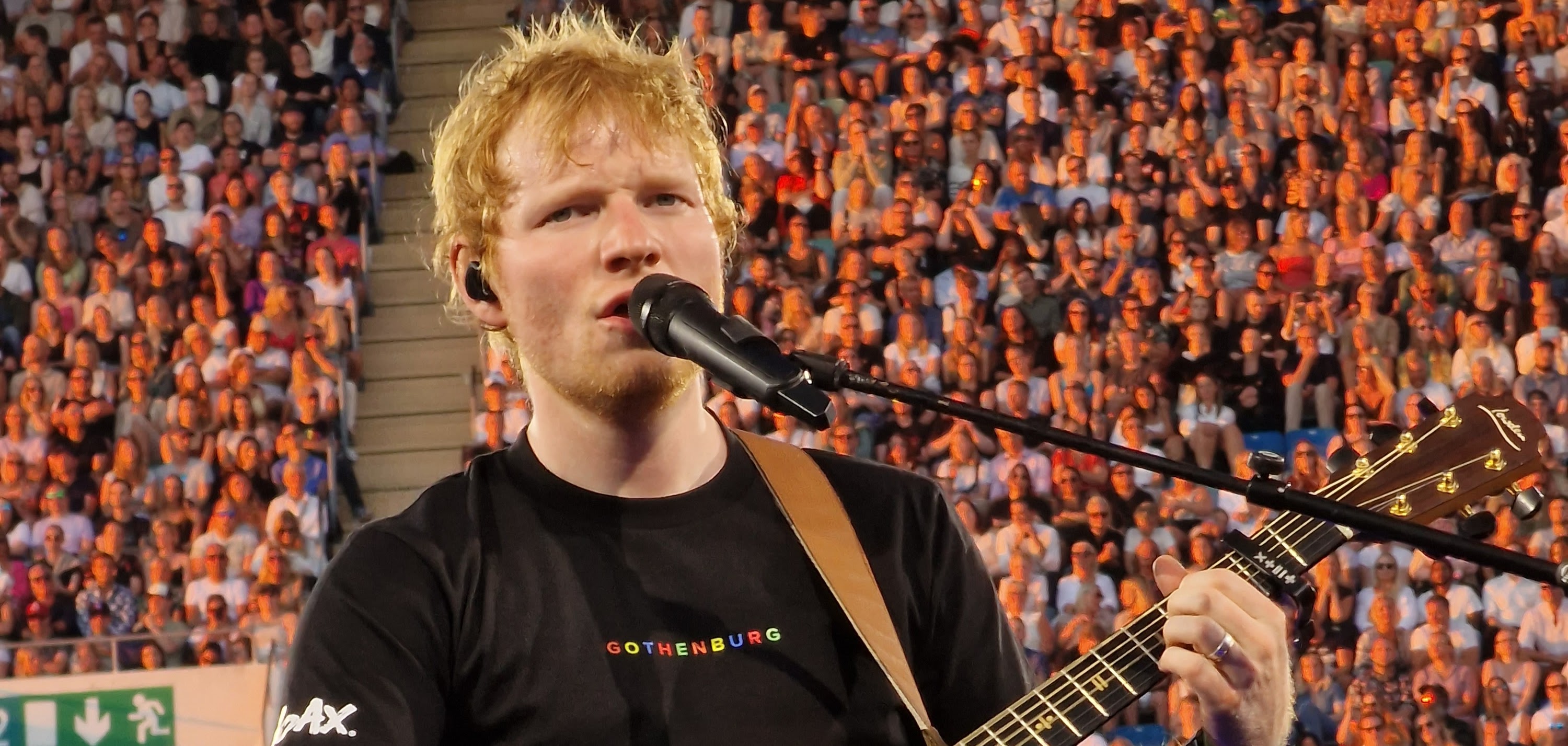 Ed Sheeran sjunger infr ett fullsatt Ullevi. Foto av Jimmy Bjrn